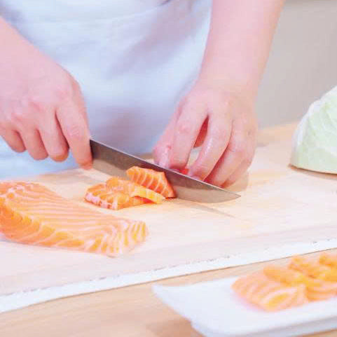 Slicing_sujihiki_sashimi